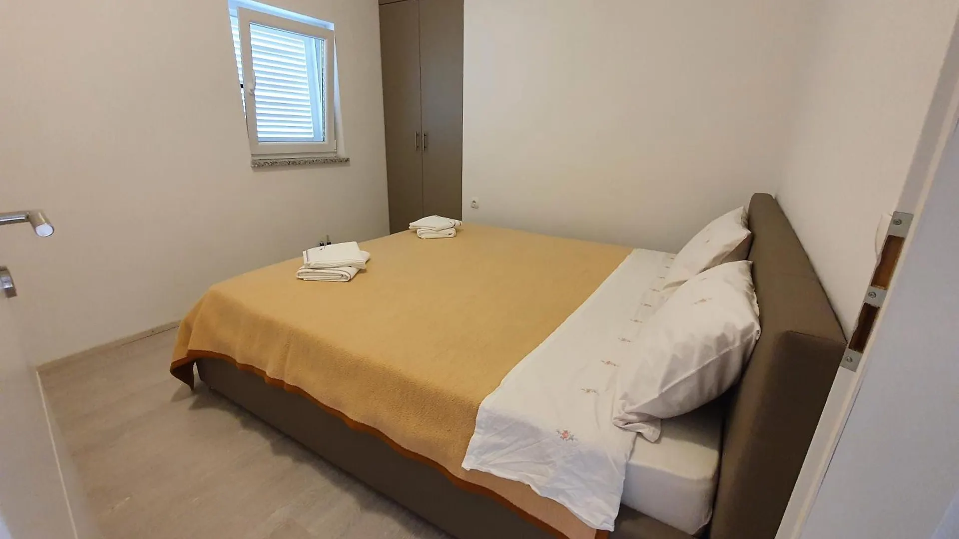 Apartmani Lanterna Krk Town 0*,  Croatia